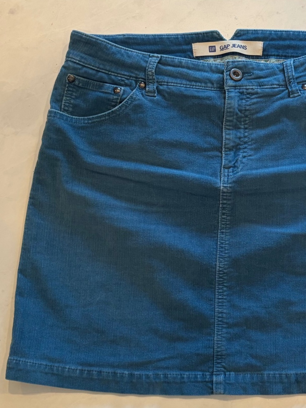 Vintage Gap Courderoy Mini Skirt, Preppy, Y2K, preppy Ivy League look, relaxed - Picture 2 of 7
